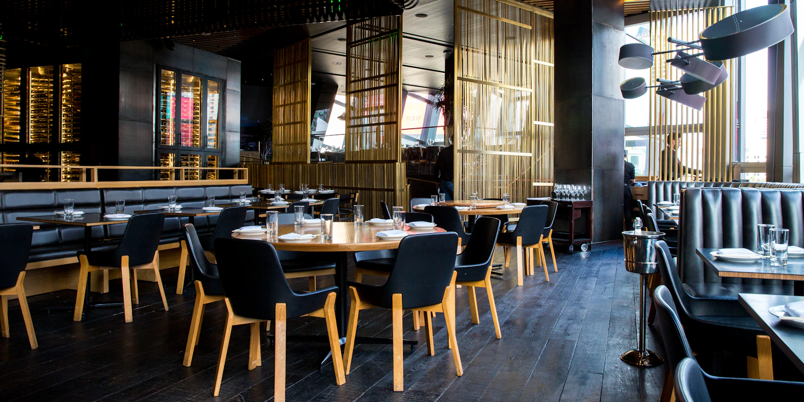 Venue atmosphere and dining photography